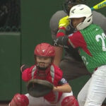 Jugadores de la selección mexicana celebran su victoria sobre Canadá en la Serie Mundial de las Pequeñas Ligas en Williamsport.