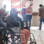 Mujer con picadura de víbora espera más de una hora sin ser atendida en el Hospital Integral de Nuevo Casas Grandes, denuncian testigos.