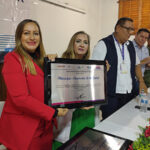 Edith Escárcega y Alma Rosa Valles en la certificación de Nuevo Casas Grandes como promotor de la salud.