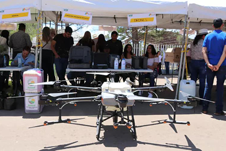 La Universidad Tecnológica de la Babícora inauguró la 3ª Expo Feria de Productos y Servicios Regionales en Namiquipa, destacando 55 proyectos de agroindustria, tecnología y más. Este evento fomenta la economía local y cuenta con el apoyo de SIDE y otras dependencias estatales.