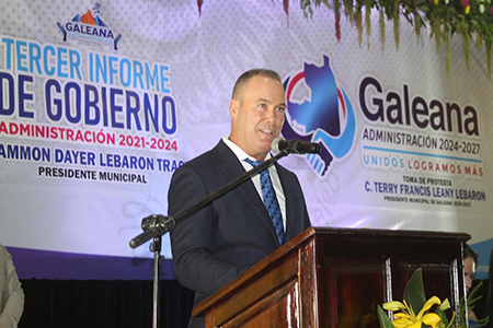 Ammon LeBaron Tracy presenta su tercer informe de gobierno en Galeana, destacando logros y el reconocimiento del Cabildo por su excelente gestión.