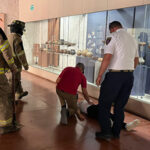 Simulacro en el Museo de las Culturas del Norte en Casas Grandes con participación de estudiantes y bomberos por el Día Nacional de Protección Civil.