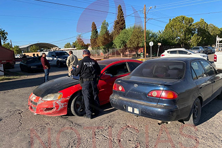 Conductor omite el alto y provoca choque en Galeana y Plan Alemán; un trabajador de la JMAS resulta herido.