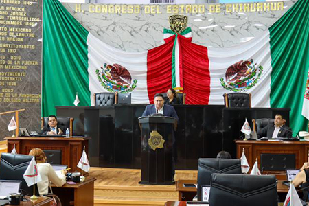 Diputados en el Congreso de Chihuahua debaten sobre la Reforma Judicial y la adscripción de la Guardia Nacional, generando tensión en la sala con interrupciones del público.