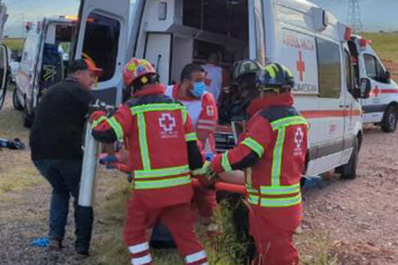 Identifican a las seis personas fallecidas en el accidente automovilístico ocurrido en la carretera Chihuahua-Cuauhtémoc, según la Fiscalía.