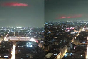 Misterioso objeto rojo captado surcando el cielo de Ciudad de México en la madrugada, creando controversia y teorías entre los usuarios de redes sociales.