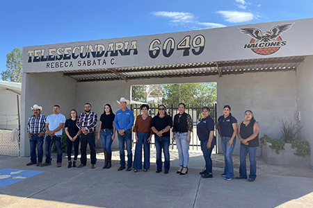 El Municipio de Galeana invierte 80 mil pesos en la instalación de puertas y rejas en la Telesecundaria Rebeca Sahara 6049 de Lagunitas, mejorando la seguridad escolar.