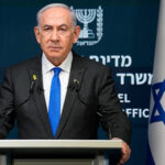 Benjamin Netanyahu en conferencia de prensa, disculpándose con las familias de los rehenes israelíes ejecutados por Hamas en Gaza.