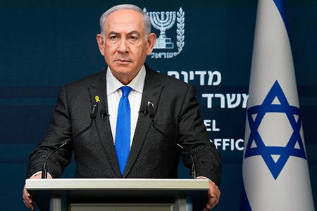 Benjamin Netanyahu en conferencia de prensa, disculpándose con las familias de los rehenes israelíes ejecutados por Hamas en Gaza.