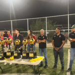 Celebración de los campeones de la Liga Municipal de Futbol 7 en Nuevo Casas Grandes con autoridades municipales.