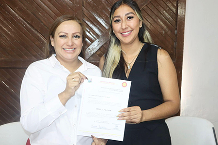 Edith Escárcega entrega nombramientos a los nuevos directores de la administración de Nuevo Casas Grandes 2024-2027, impulsando el desarrollo del municipio.