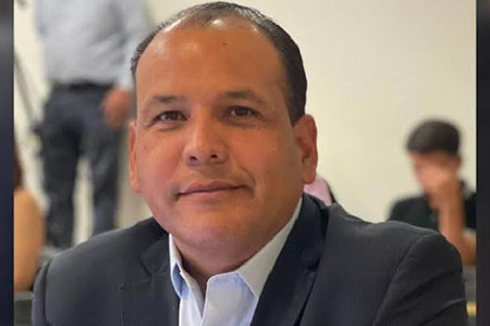 Omar Bazán Flores espera la sentencia definitiva contra Javier Corral, acusado de enriquecimiento ilícito, y busca una inhabilitación de al menos diez años para el exgobernador, tras demostrar irregularidades en la adquisición de un inmueble no declarado en Ciudad Juárez.