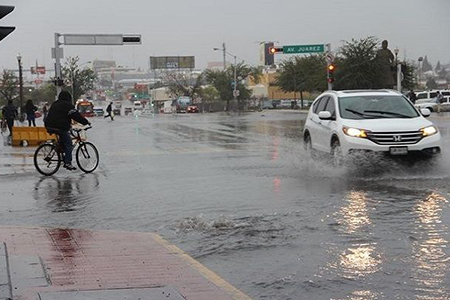 Protección Civil alerta por lluvias y fuertes vientos en Chihuahua este 21 y 22 de septiembre, provocados por un canal de baja presión y un frente frío.