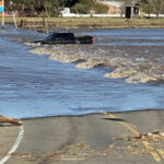 Aprende qué hacer en caso de una inundación repentina en carretera. Sigue estos pasos esenciales para garantizar tu seguridad y la de tus acompañantes.