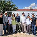 Roberto Lucero entrega camioneta al telebachillerato de sección Enriquez para facilitar el transporte de los alumnos a la escuela y eventos.