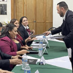 El alcalde de Casas Grandes, Roberto Lucero, entrega su tercer informe a los regidores, destacando avances y reafirmando su compromiso con el desarrollo del municipio.