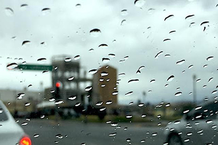 Chubascos aislados y fuertes vientos pronosticados en Chihuahua, con riesgo de tolvaneras. El clima puede complicar las condiciones en carreteras y zonas rurales.