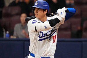 Shohei Ohtani conecta su jonrón número 50, haciendo historia con 50 jonrones y 50 bases robadas en una sola temporada.