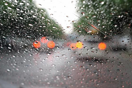 Cielo completamente nublado sobre el estado de Chihuahua, donde se pronostican lluvias puntuales fuertes acompañadas de descargas eléctricas y posible caída de granizo, lo que podría ocasionar deslaves y encharcamientos.