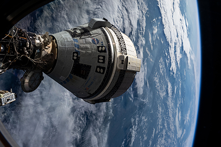 Cápsula Starliner de Boeing aterriza con éxito en el desierto de White Sands, completando una misión de tres meses desde la Estación Espacial Internacional, tras enfrentar desafíos técnicos.