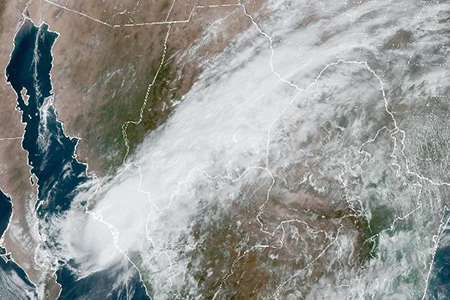 El coletazo de la tormenta tropical Ileana cubre gran parte de Chihuahua con lluvias fuertes en la Sierra y moderadas en la capital, según imágenes satelitales.