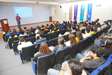 Estudiantes de la UACJ participaron en la conferencia “Entendiendo el suicidio” en conmemoración del Día Mundial de la Prevención del Suicidio.