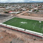 La UT Paquimé invierte 20 millones de pesos en nuevas obras, incluyendo una cancha de futbol, gimnasio, biblioteca y paneles solares para hacerla más sustentable.