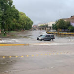 Vientos intensos y lluvias afectarán a Chihuahua este fin de semana con el ingreso del primer frente frío de la temporada invernal. Se esperan cambios bruscos de temperatura.