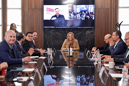 La gobernadora Maru Campos anuncia la apertura del primer campus de la Universidad Anáhuac en el norte de México, en la ciudad de Chihuahua.