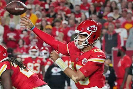 Los Chiefs vencen 26-13 a los Saints en Arrowhead Stadium, liderados por Patrick Mahomes, y mantienen su invicto en la NFL.