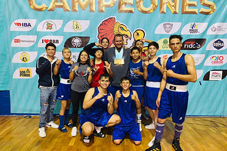 Boxeadores del Club de Box Los Ochoa ganan 9 medallas en el Torneo de Guantes Dorados de Saucillo, representando a Nuevo Casas Grandes.