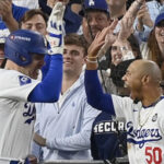 Los Ángeles Dodgers vencen 4-2 a los Yankees en el segundo juego de la Serie Mundial, con cuadrangulares de Hernández y Freeman.