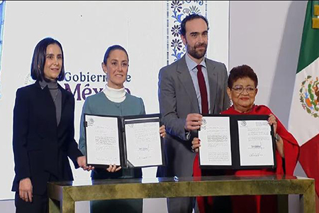 Claudia Sheinbaum firma decreto que devuelve el control de Pemex y CFE al Estado mexicano, asegurando la soberanía energética y el beneficio social.