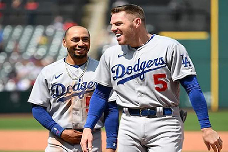 Freddie Freeman and his grand slam give Dodgers victory in extra innings