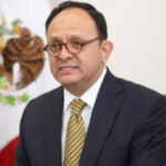 Jorge Islas renuncia a la coordinación de consulados de México en EE. UU. debido a denuncias por violencia de género en su contra.