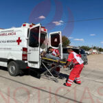 Motociclista lesionado tras choque con automóvil en la colonia Villa Hermosa, Nuevo Casas Grandes. El conductor del auto se retiró del lugar antes de la llegada de autoridades.