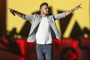 Liam Payne murió en un trágico accidente en Buenos Aires, tras precipitarse de un hotel. La comunidad de fans está consternada.