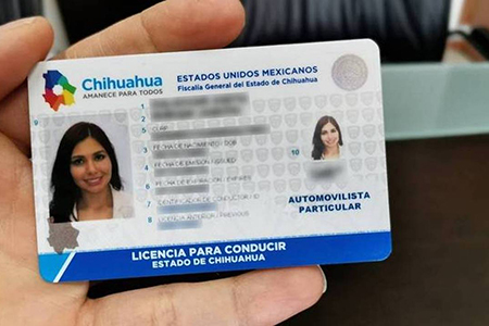 La diputada Lizzy Guzmán propone licencias de conducir permanentes en Chihuahua para automovilistas particulares, eliminando trámites de renovación.