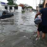 El SMN alerta sobre lluvias torrenciales en Guerrero y Oaxaca, con riesgo de inundaciones y daños en las zonas costeras afectadas por la depresión tropical.