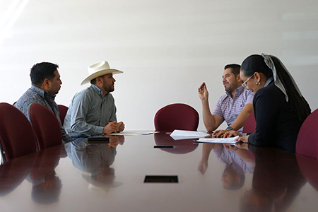 Autoridades de la Universidad Tecnológica de Paquimé y Casas Grandes firman un convenio para fortalecer la educación y desarrollo local, beneficiando a estudiantes y ciudadanos.