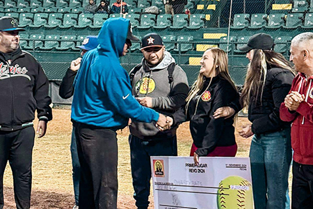 Dinasty Bats se corona campeón del torneo de sóftbol en el estadio Cobos Huerta. Evento premiado por la alcaldesa de Nuevo Casas Grandes.