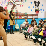 Edith Escárcega asiste a la obra “El mundo de Paqui” en el jardín de niños Sor Juana, promoviendo la educación y las artes en NCG.