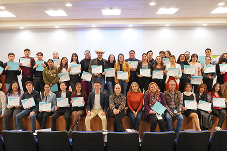 Más de 50 estudiantes de la UACJ concluyen el taller LIDEX en NCG, con proyectos sociales y certificación oficial.