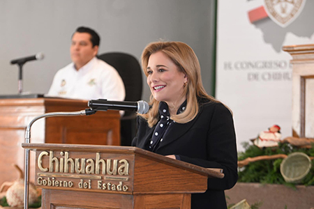 Maru Campos resalta el papel de Chihuahua en la Revolución y llama a los ciudadanos a unirse por un futuro mejor.