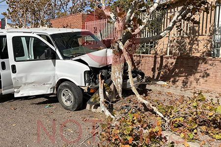 Mujer de 80 años provoca choque en Nuevo Casas Grandes al omitir un alto. Un menor lesionado fue atendido por la Cruz Roja tras el impacto en Benito Juárez.