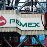 Pemex suspende nuevos contratos en exploración y producción mientras trabaja en pagar 20 millones de dólares a proveedores. Hacienda coordina financiamiento.