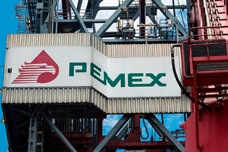 Pemex suspende nuevos contratos en exploración y producción mientras trabaja en pagar 20 millones de dólares a proveedores. Hacienda coordina financiamiento.