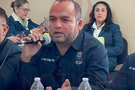 Regidor de Hacienda, Irvin Griego, solicita transparencia sobre el Corredor Turístico Constitución en Nuevo Casas Grandes durante sesión de Cabildo.