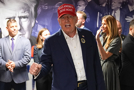 Donald Trump vota en Palm Beach, Florida, y promete aceptar los resultados de las elecciones si se demuestra que son justos y transparentes.