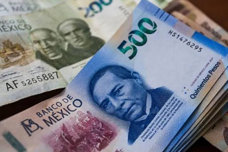 En Navidad, aumenta la circulación de billetes falsos. Sigue estas recomendaciones para identificarlos y proteger tu economía durante las fiestas.